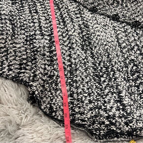 Papillon button poncho sweater - Picture 7 of 7